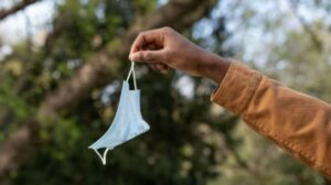 Anak Lihat Hewan Kurban? Waspada Penyakit, Dokter Sarankan Pakai Masker!