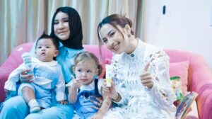 Kulit Sensitif Bayi? Jennifer Coppen Rekomendasikan Perawatan Tribiotik!