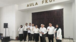 Profesor FKUI Bereaksi: Usulan Pencopotan Menteri Kesehatan
