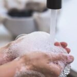 Rahasia Kulit Sehat Glowing? Mungkin Air yang Kamu Minum!