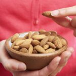 Rahasia Langsing & Kolesterol Rendah? Makan Almond Setiap Hari!