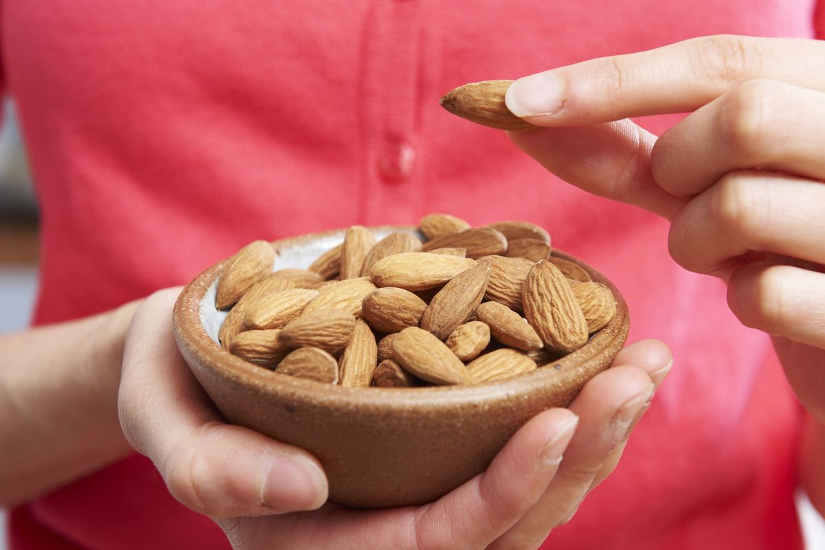 Rahasia Langsing & Kolesterol Rendah? Makan Almond Setiap Hari!