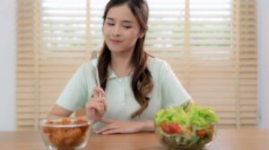 Rahasia Makan Bahagia: Atasi Makan Berlebihan & Nikmati Setiap Gigitan