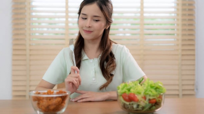 Rahasia Makan Bahagia: Atasi Makan Berlebihan & Nikmati Setiap Gigitan