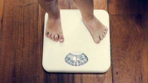 Stop Memberi Camilan Manis: Bahaya Pola Asuh Salah untuk Anak